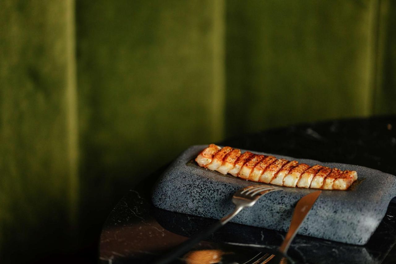 Radisson Collection Hotel, Magdalena Plaza Sevilla Kültér fotó Grilled unagi