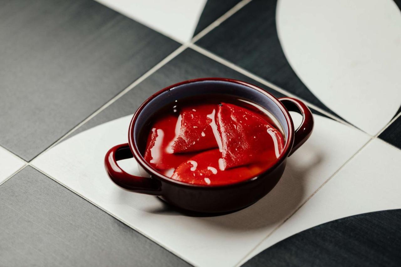 Radisson Collection Hotel, Magdalena Plaza Sevilla Kültér fotó A bowl of borscht