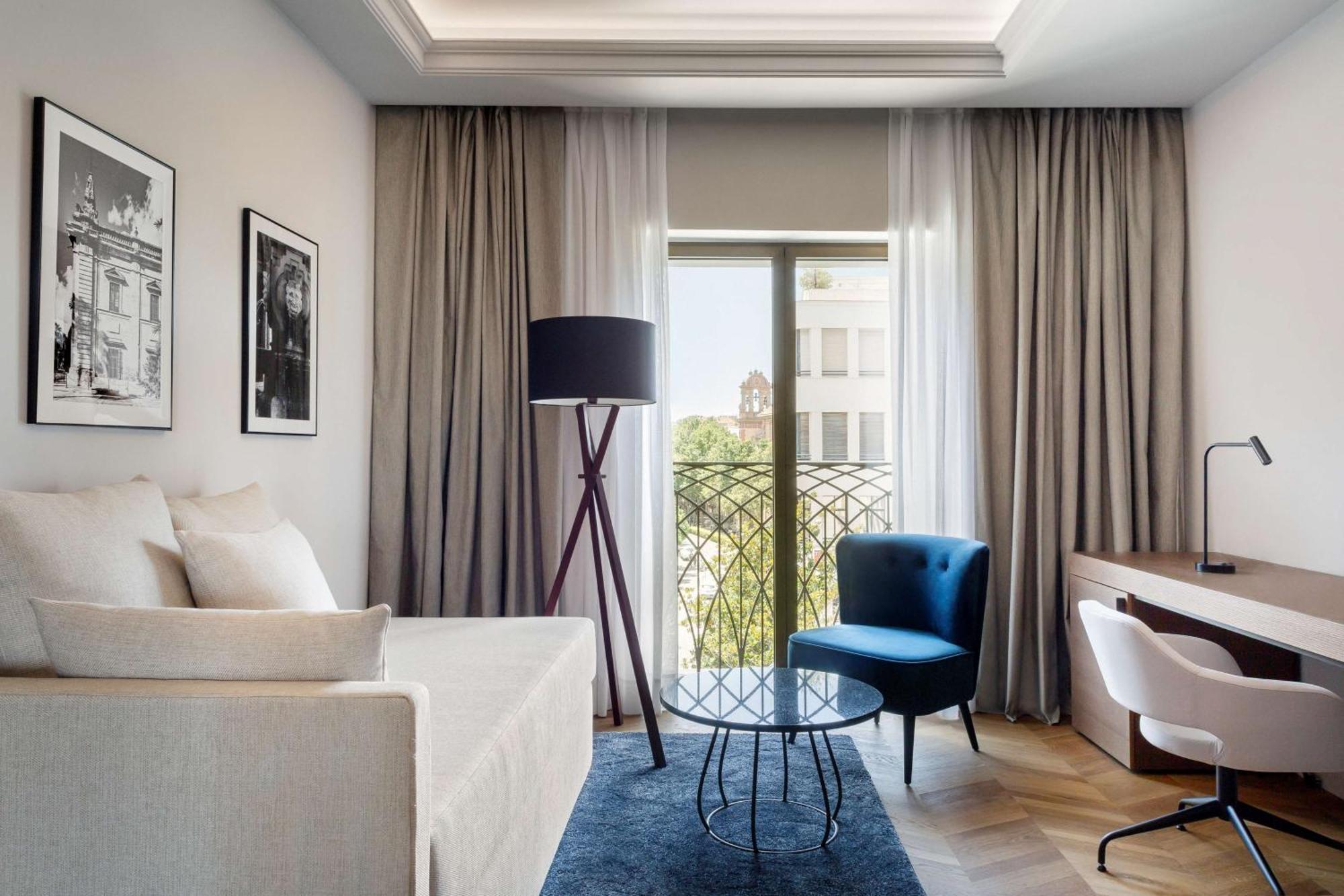 Radisson Collection Hotel, Magdalena Plaza Sevilla Kültér fotó A room at the hotel