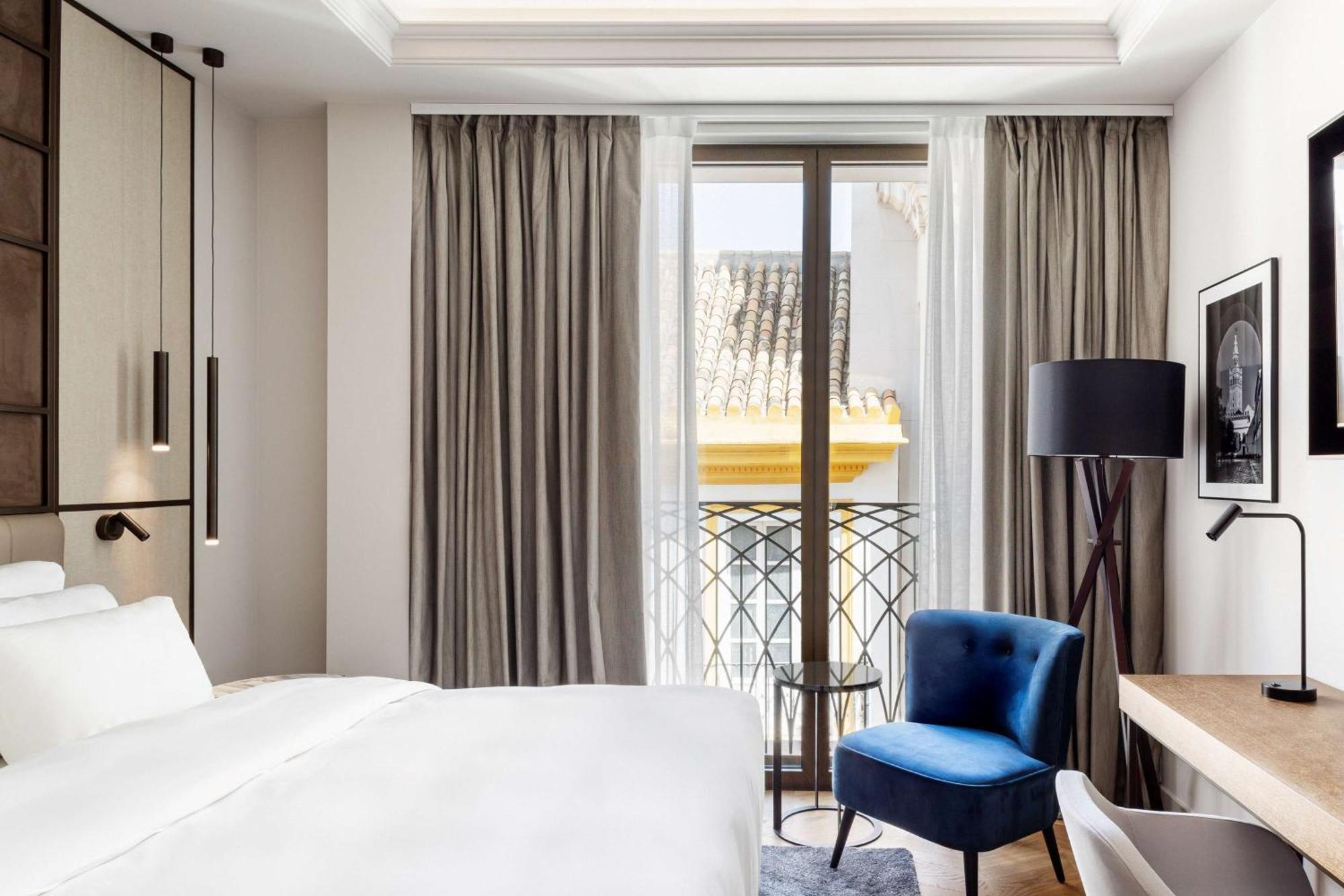 Radisson Collection Hotel, Magdalena Plaza Sevilla Kültér fotó Deluxe room